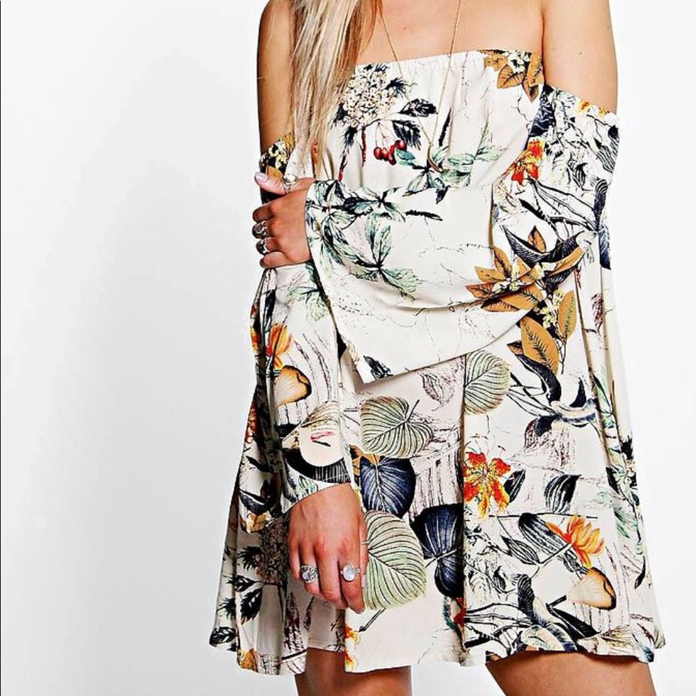 Off shoulder dress, never worn